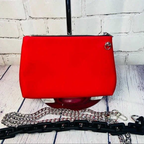 YSL crossbody pouch shoulder bag from the beauty line comes with 2 style chains - Picture 5 of 11